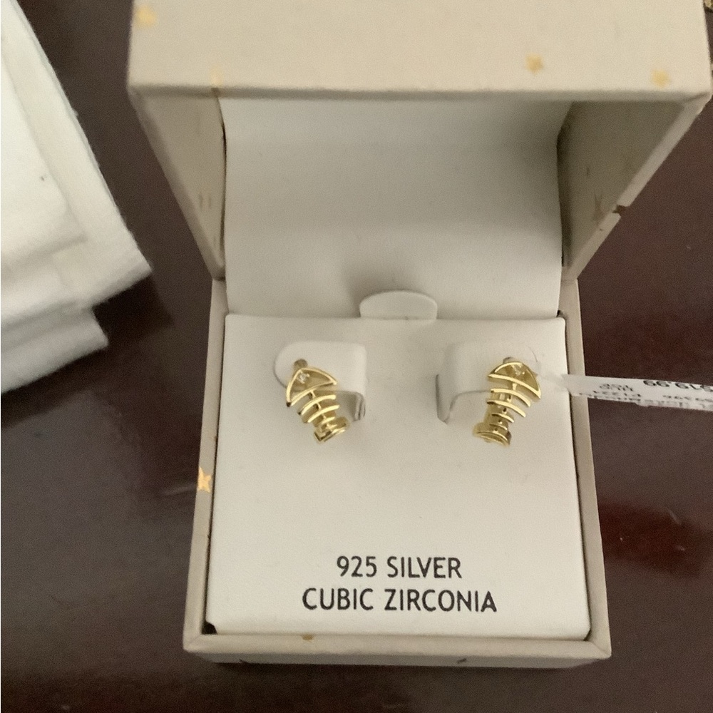 NWT in box Gold Tone Spiral Earrings